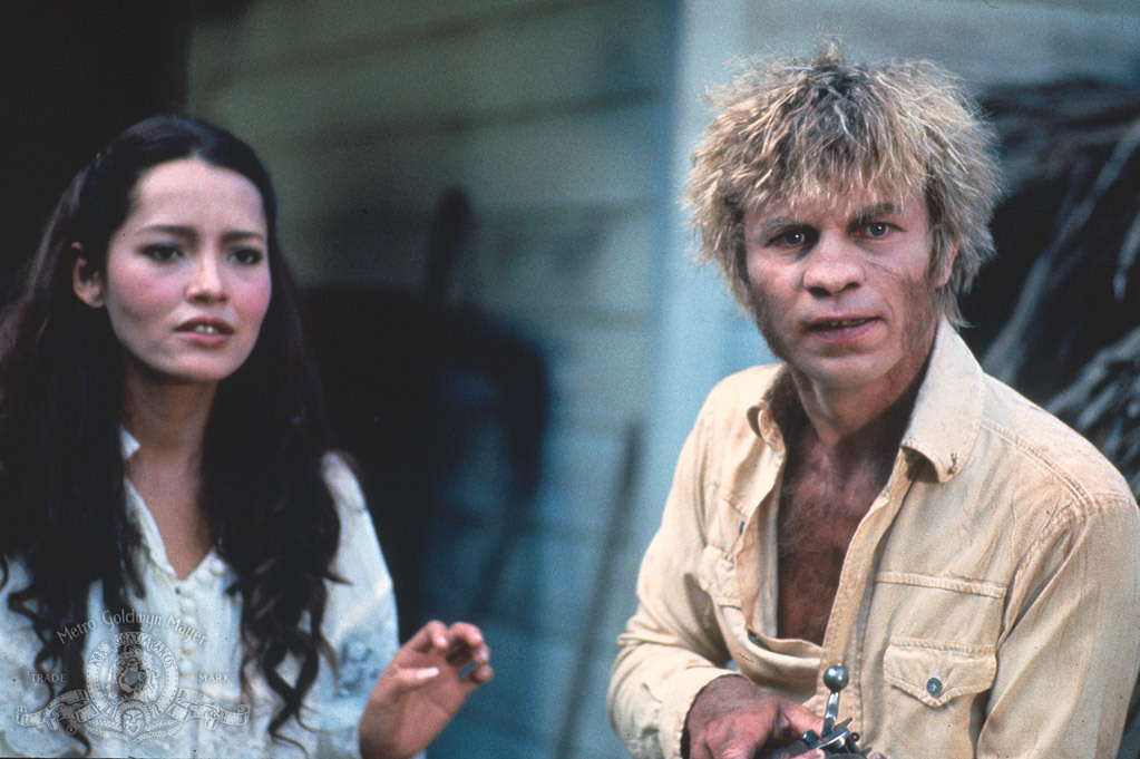 Still of Barbara Carrera and Michael York in The Island of Dr. Moreau (1977)