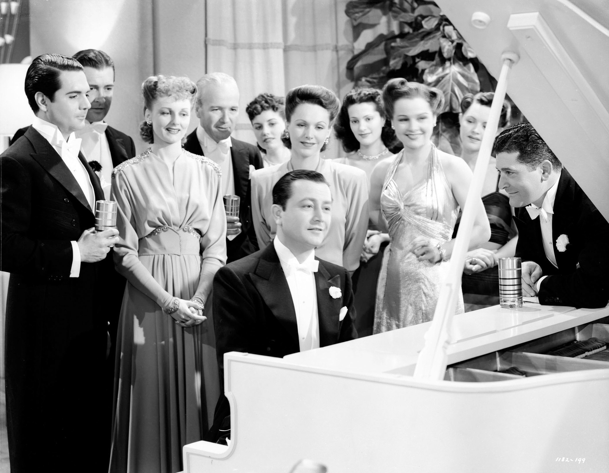 Still of Robert Young, Rose Hobart, Reginald Owen and Cyril Ring in Lady Be Good (1941)