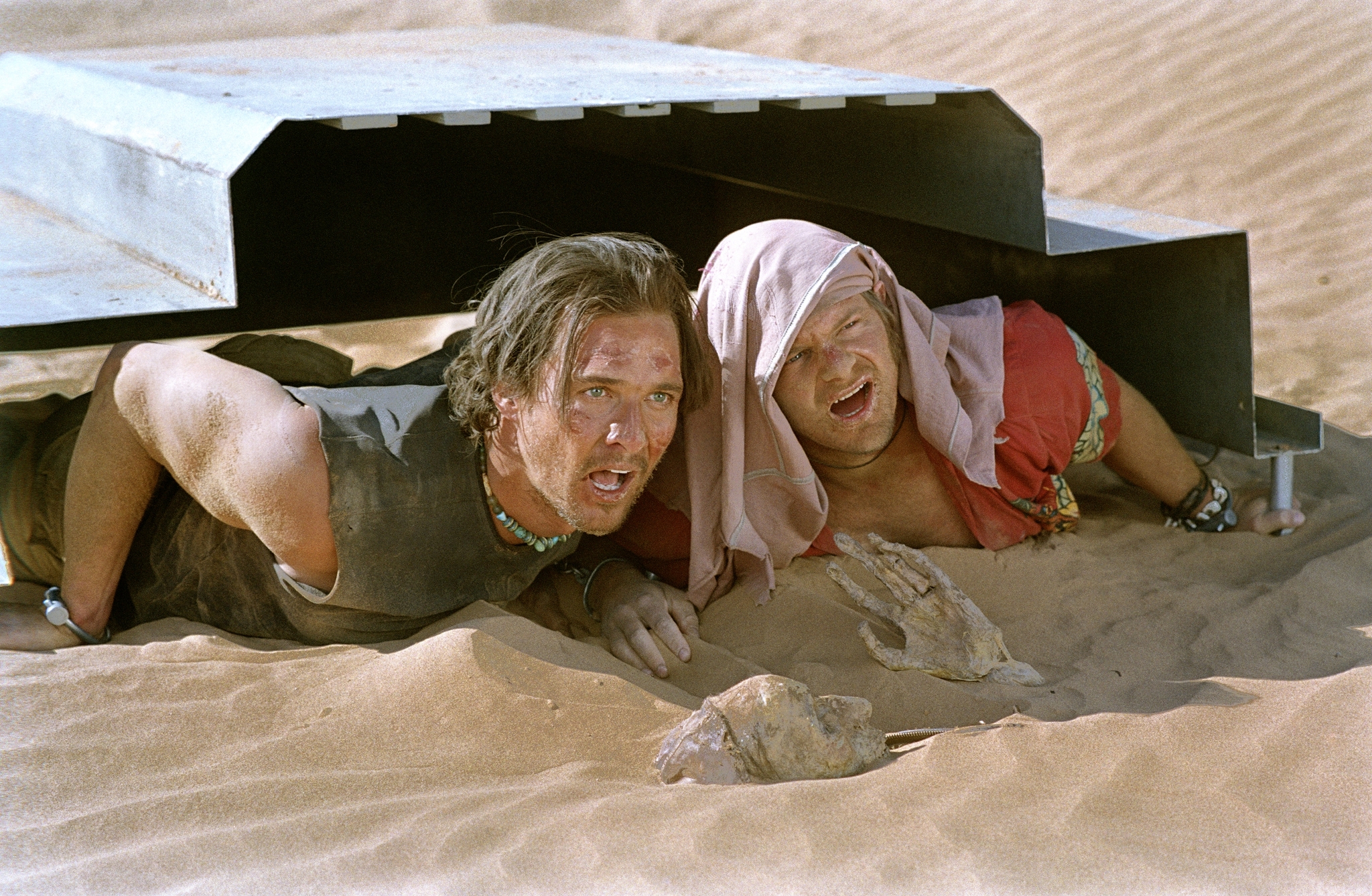 Still of Matthew McConaughey and Steve Zahn in Sahara (2005)