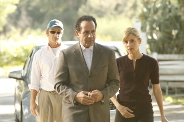 Still of Tony Shalhoub, Steve Zahn and Traylor Howard in Monk (2002)