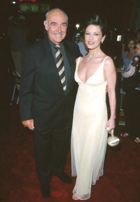 Sean Connery and Catherine Zeta-Jones at event of Entrapment (1999)