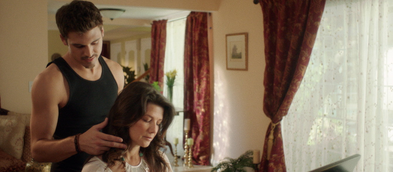 Still of Ryan Guzman and Daphne Zuniga in Beyond Paradise