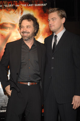Leonardo DiCaprio and Edward Zwick at event of Kruvinas deimantas (2006)
