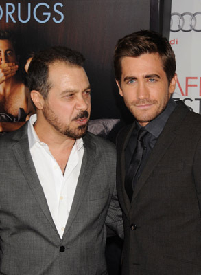 Edward Zwick and Jake Gyllenhaal at event of Meile ir kiti narkotikai (2010)