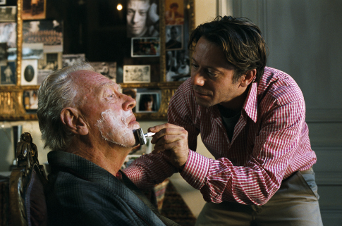 Still of Max von Sydow and Mathieu Amalric in Skafandras ir drugelis (2007)