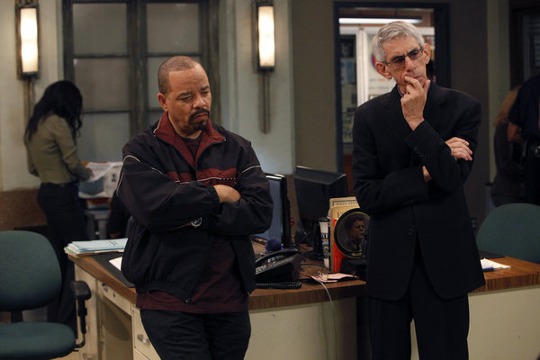 Still of Ice-T and Richard Belzer in Law & Order: Special Victims Unit (1999)