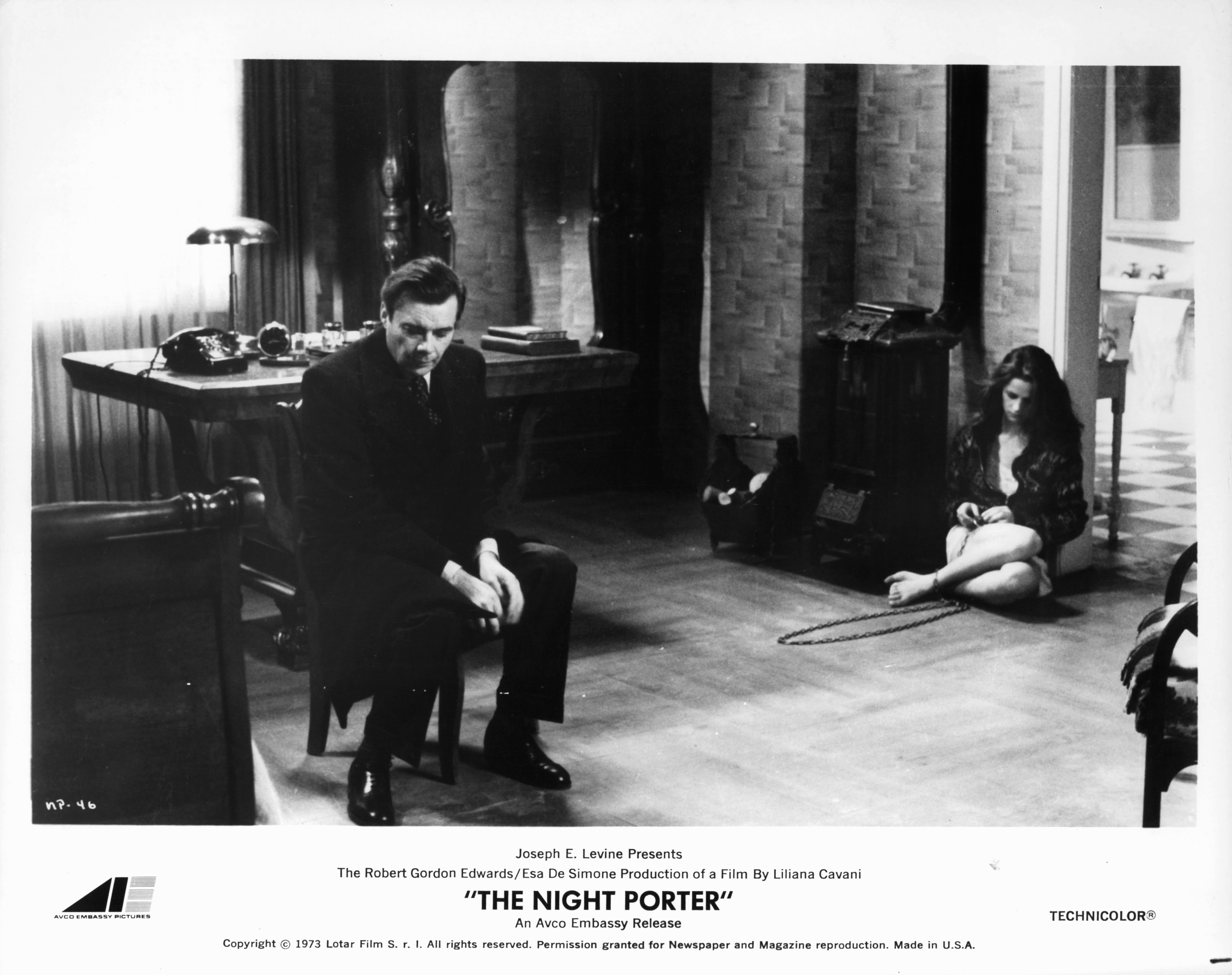 Still of Dirk Bogarde in Il portiere di notte (1974)