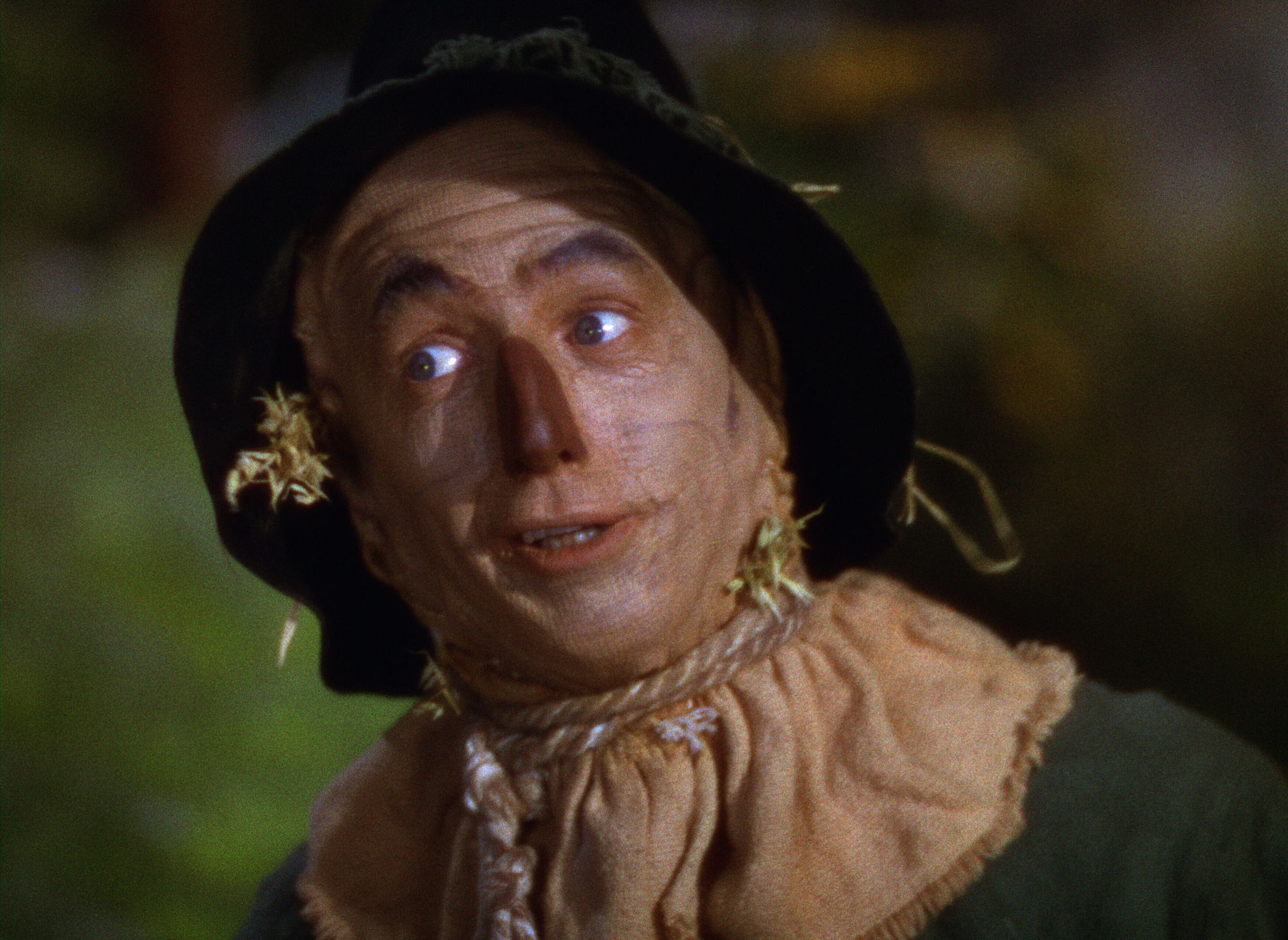 Still of Ray Bolger in The Wizard of Oz (1939)