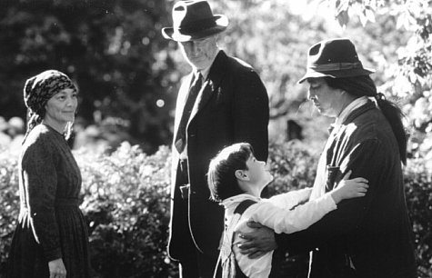 Still of James Cromwell, Graham Greene, Tantoo Cardinal and Joseph Ashton in The Education of Little Tree (1997)