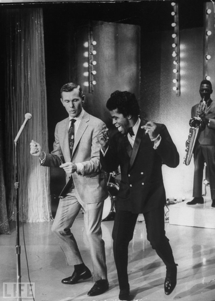 The Godfather of Soul, James Brown, teaches The King of Late Night, Johnny Carson, some moves ...