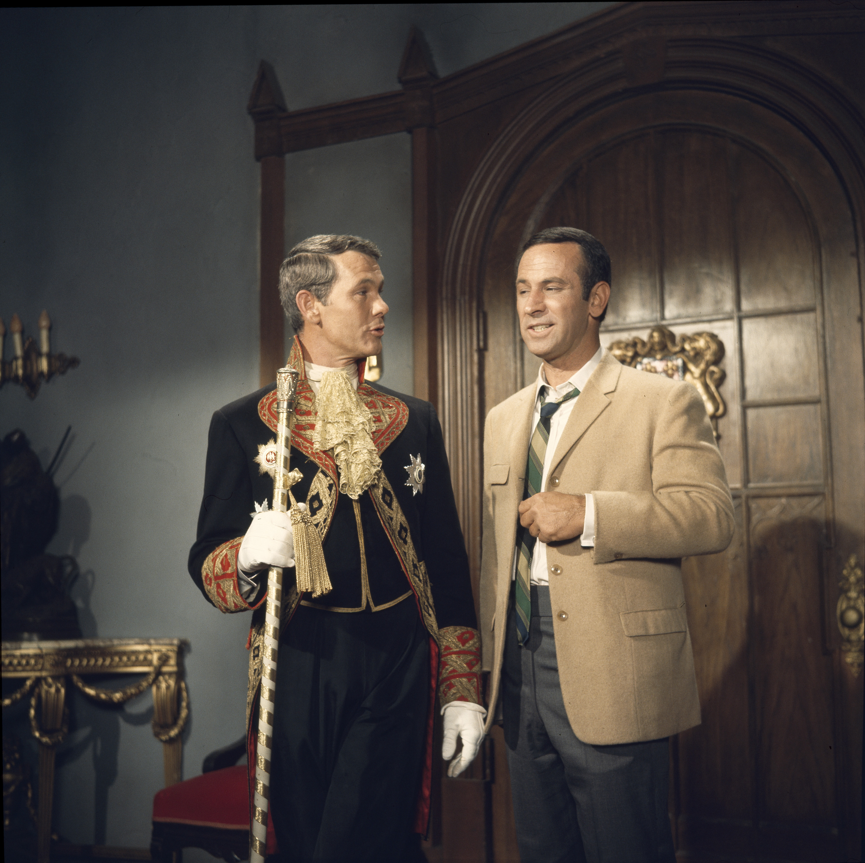 Still of Johnny Carson and Don Adams in Get Smart (1965)