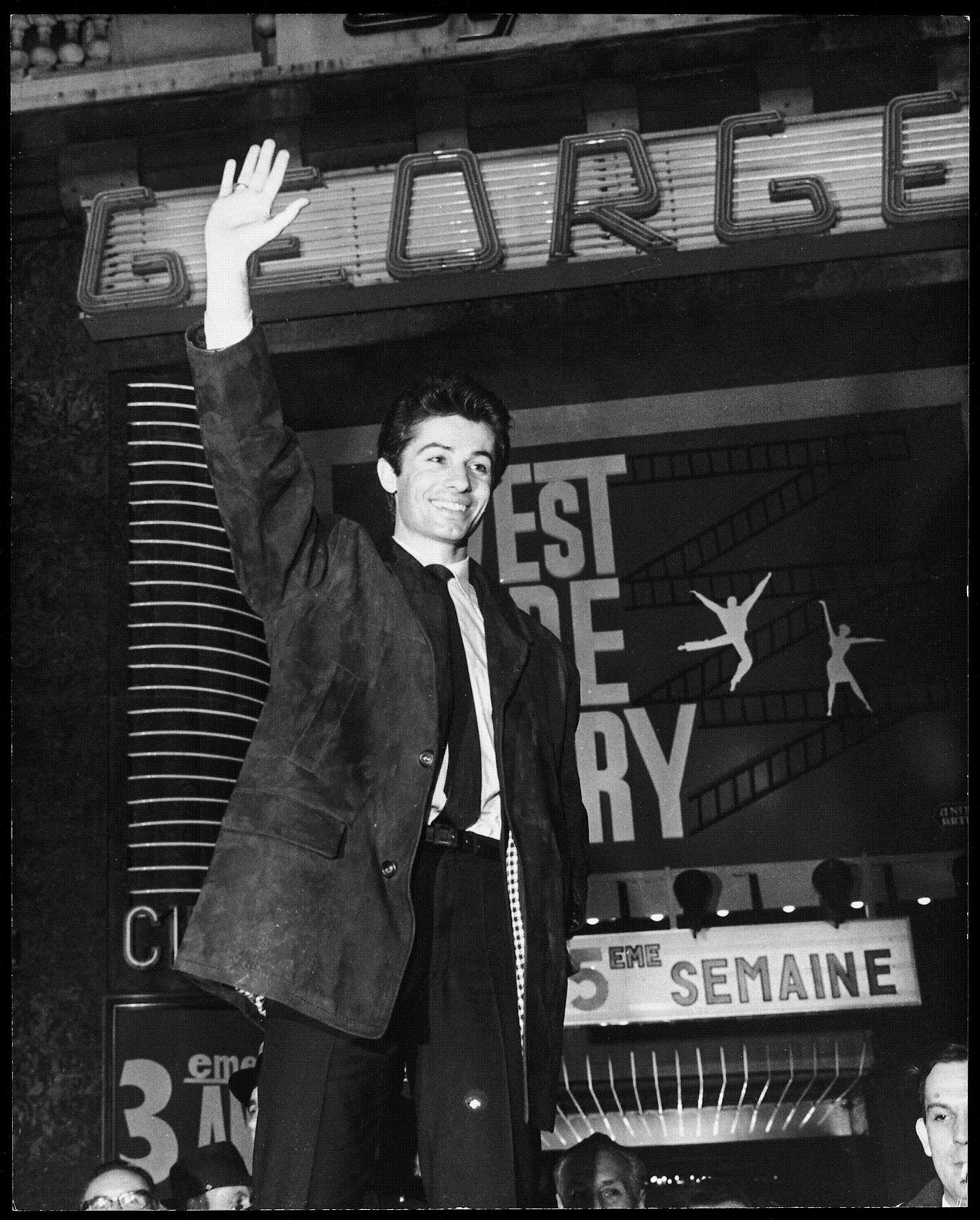WWS Premiere : George Chakiris' arrival was greeted with cheers