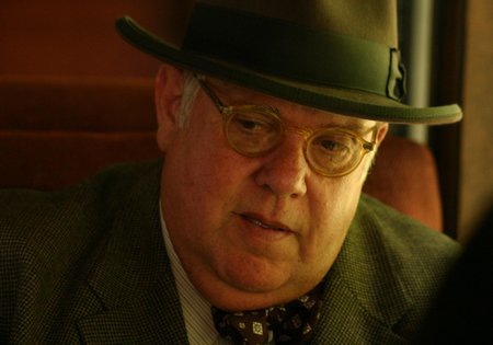 Maury Chaykin as Lyle Harris in Heavens Fall