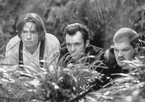 Still of Thomas Haden Church, Abraham Benrubi and Greg Cruttwell in Dziungliu karalius (1997)