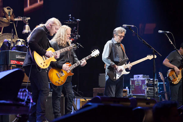 Still of Eric Clapton, Gregg Allman and Warren Haynes in Eric Clapton's Crossroads Guitar Festival 2013 (2013)