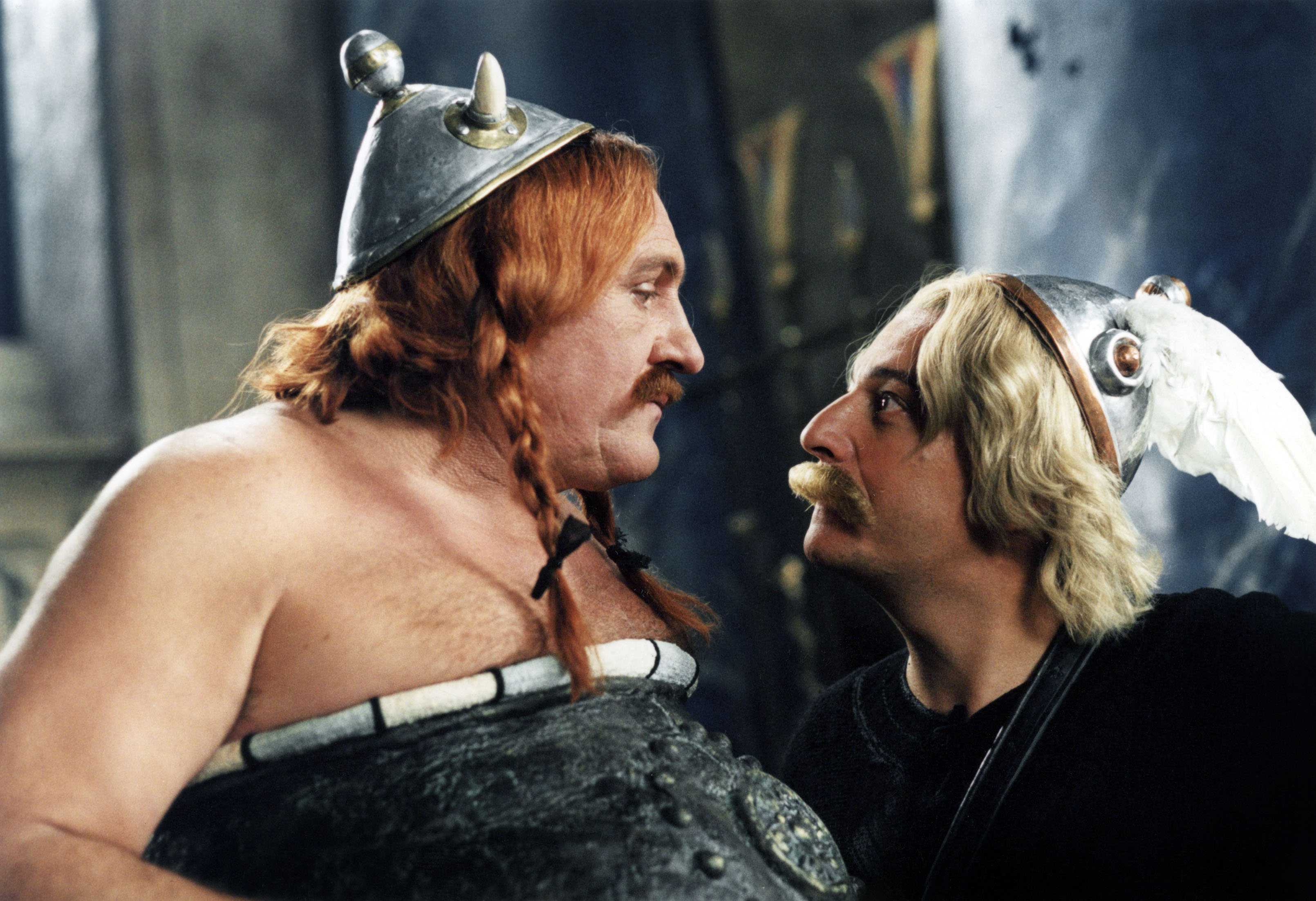 Still of Gérard Depardieu and Christian Clavier in Astérix & Obélix: Mission Cléopâtre (2002)