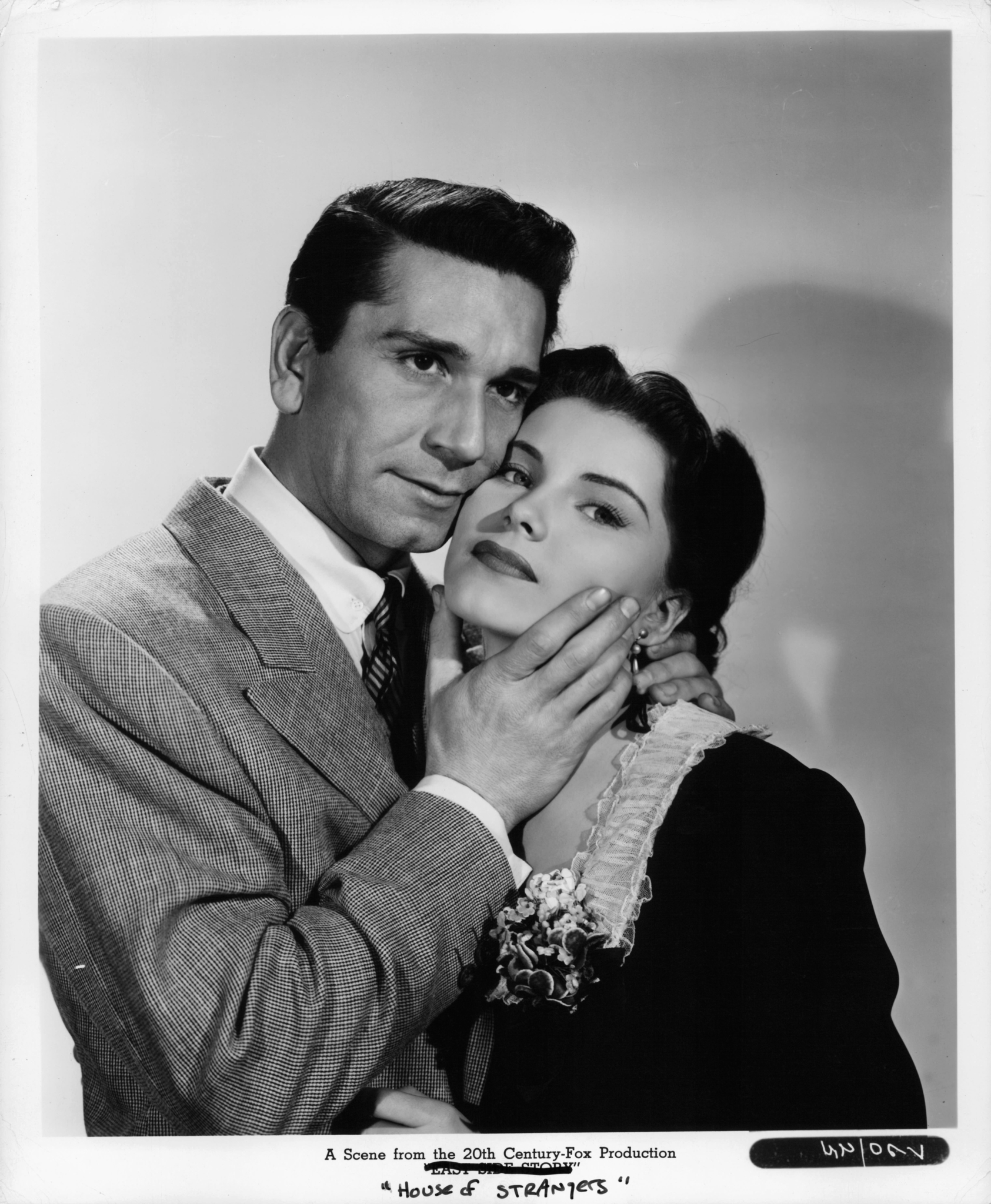 Still of Richard Conte and Debra Paget in House of Strangers (1949)