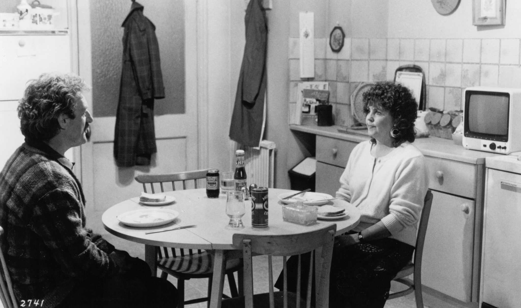 Still of Tom Conti and Pauline Collins in Shirley Valentine (1989)