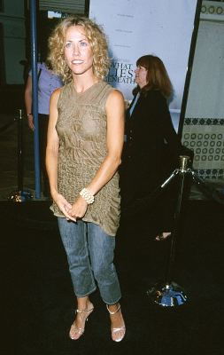 Sheryl Crow at event of What Lies Beneath (2000)