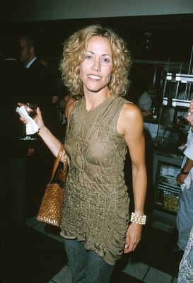 Sheryl Crow at event of What Lies Beneath (2000)