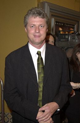 Roger Donaldson at event of Thirteen Days (2000)