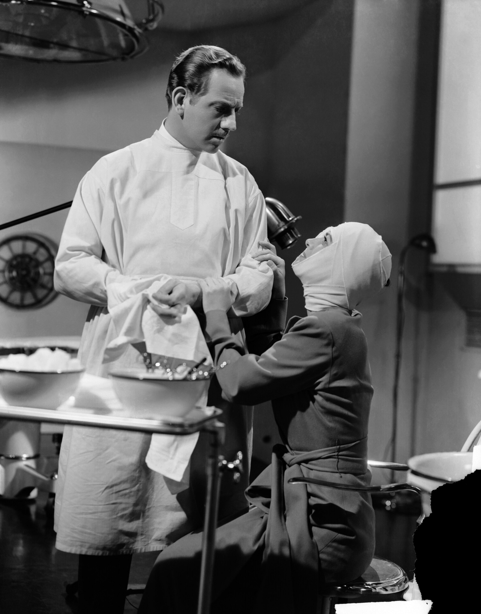 Still of Joan Crawford and Melvyn Douglas in A Woman's Face (1941)