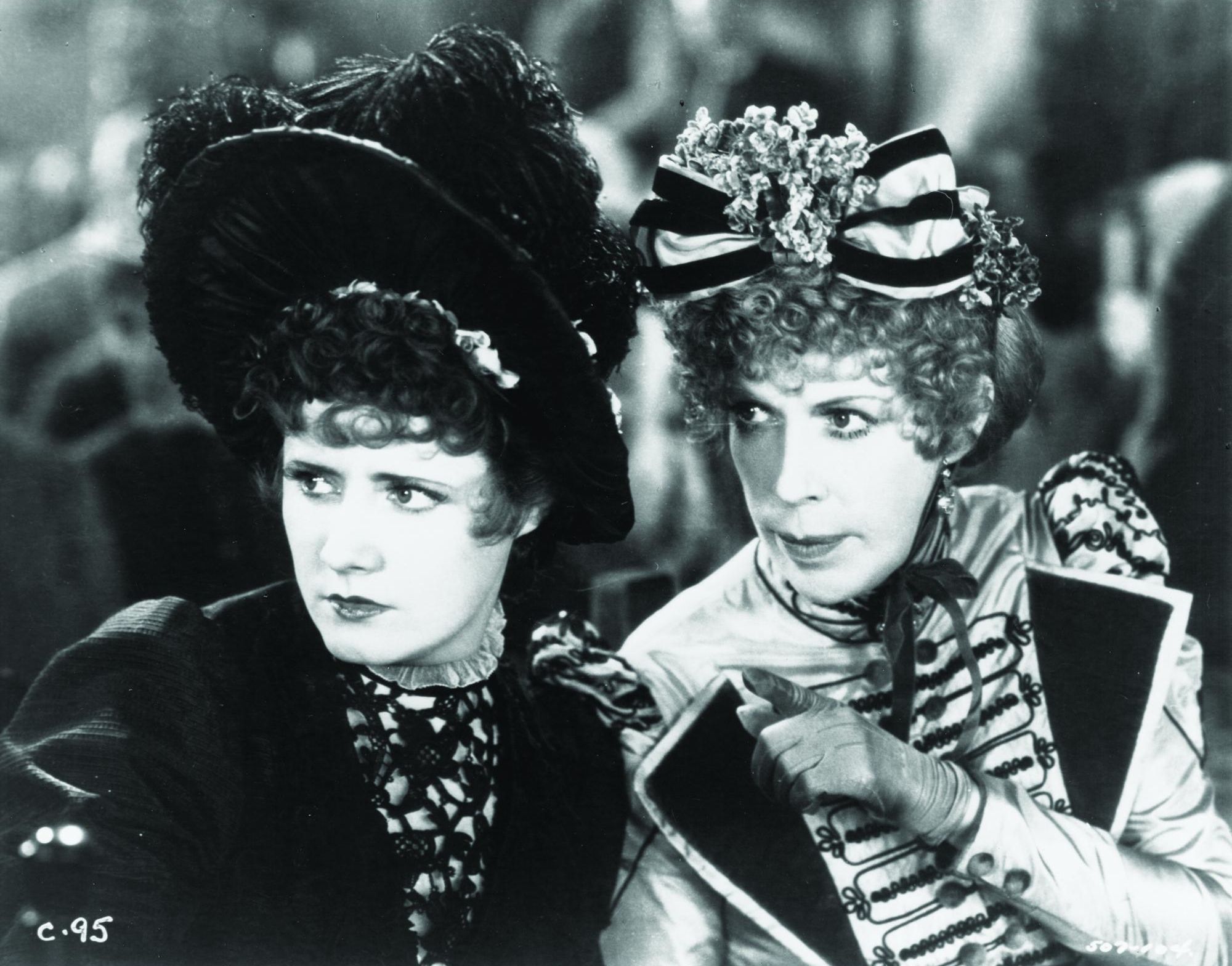 Still of Irene Dunne and Edna May Oliver in Cimarron (1931)