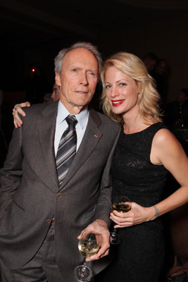 Clint Eastwood and Alison Eastwood at event of Nenugalimas (2009)