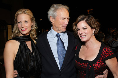 Clint Eastwood, Marcia Gay Harden and Alison Eastwood at event of Rails & Ties (2007)