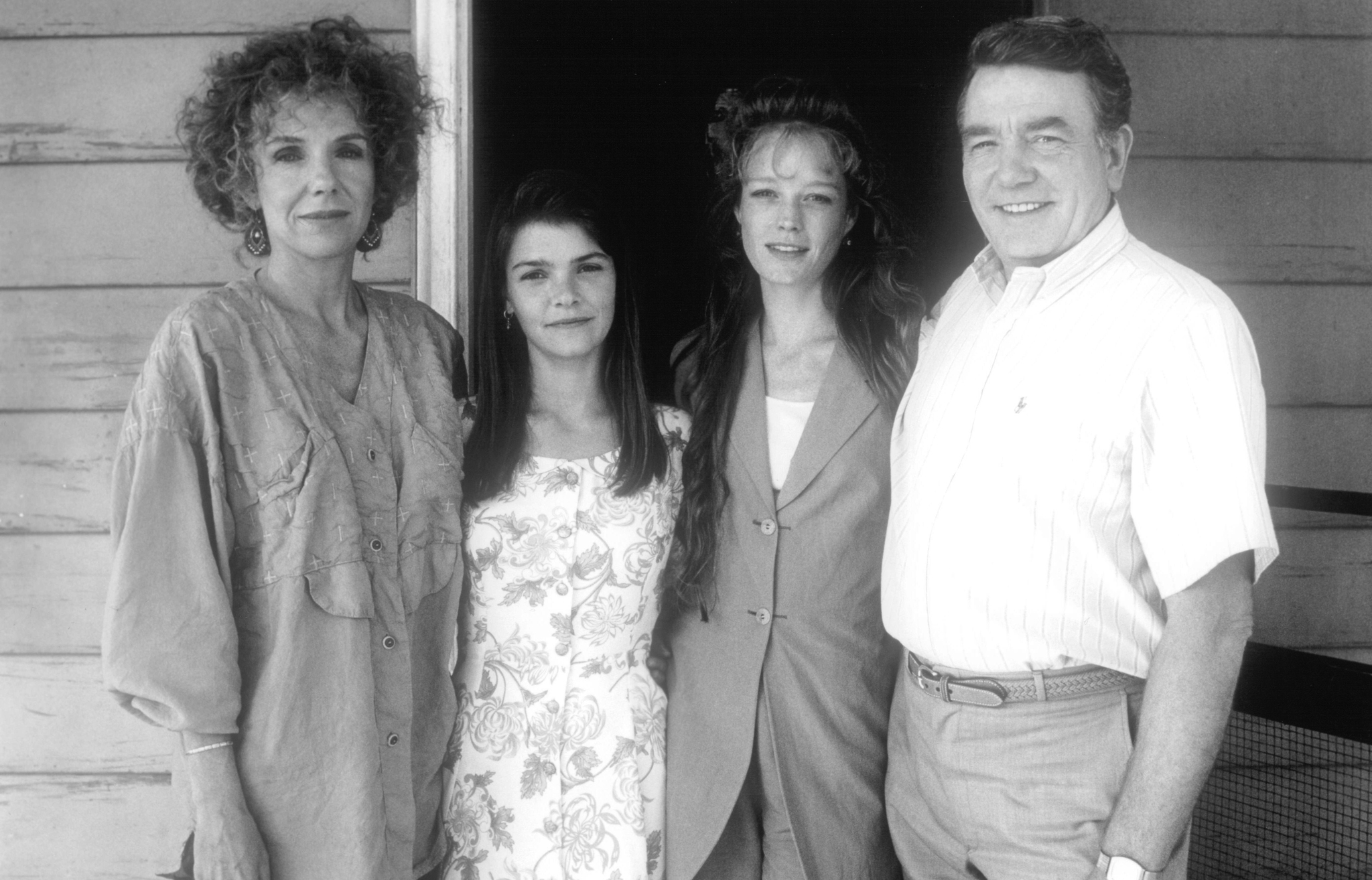 Still of Suzy Amis, Jill Clayburgh, Albert Finney and Kathryn Erbe in Rich in Love (1992)