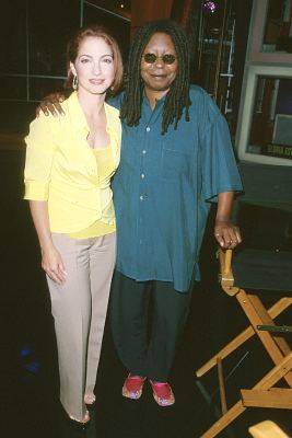 Whoopi Goldberg and Gloria Estefan at event of Hollywood Squares (1998)