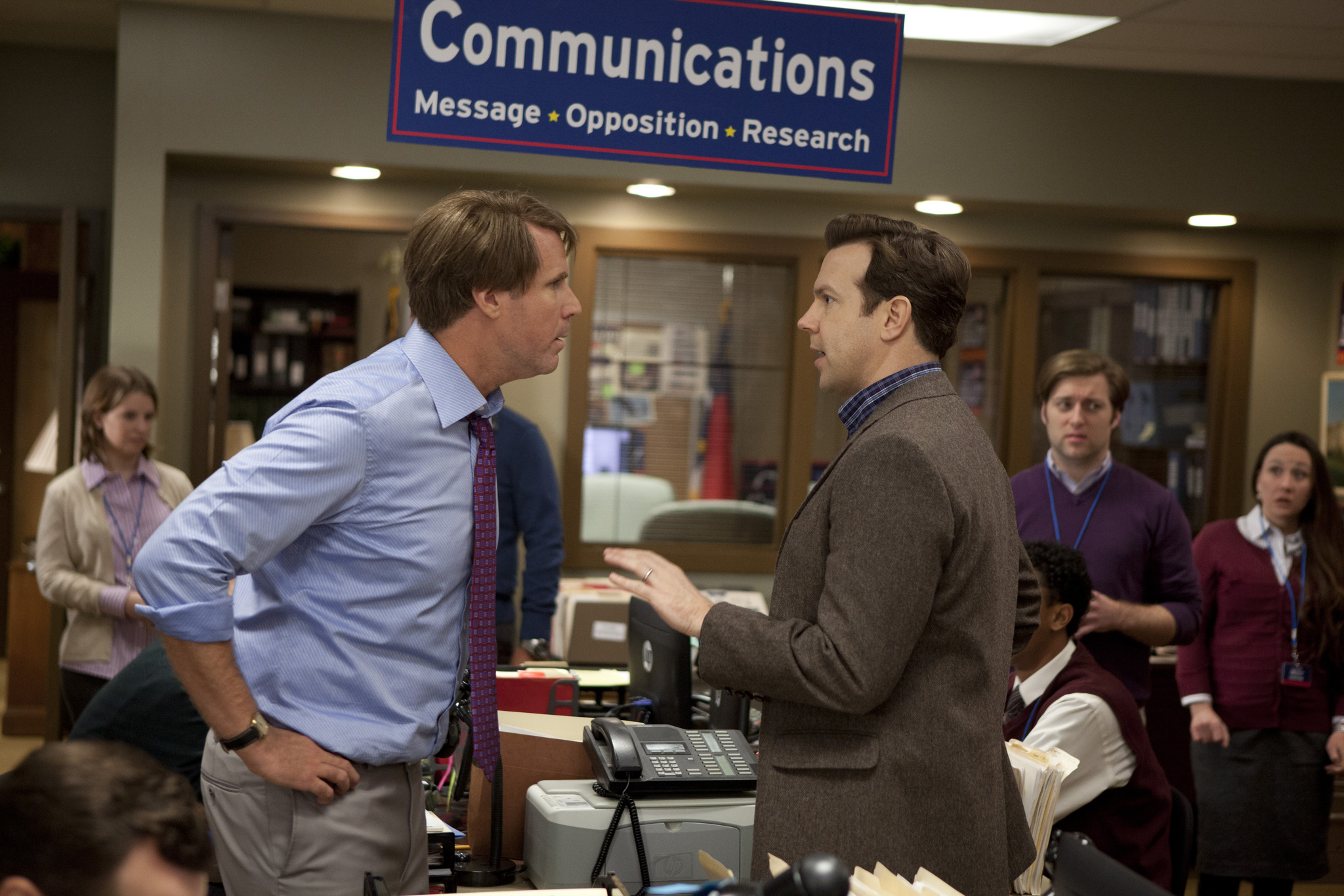 Still of Will Ferrell and Jason Sudeikis in Balsuok uz mane (2012)