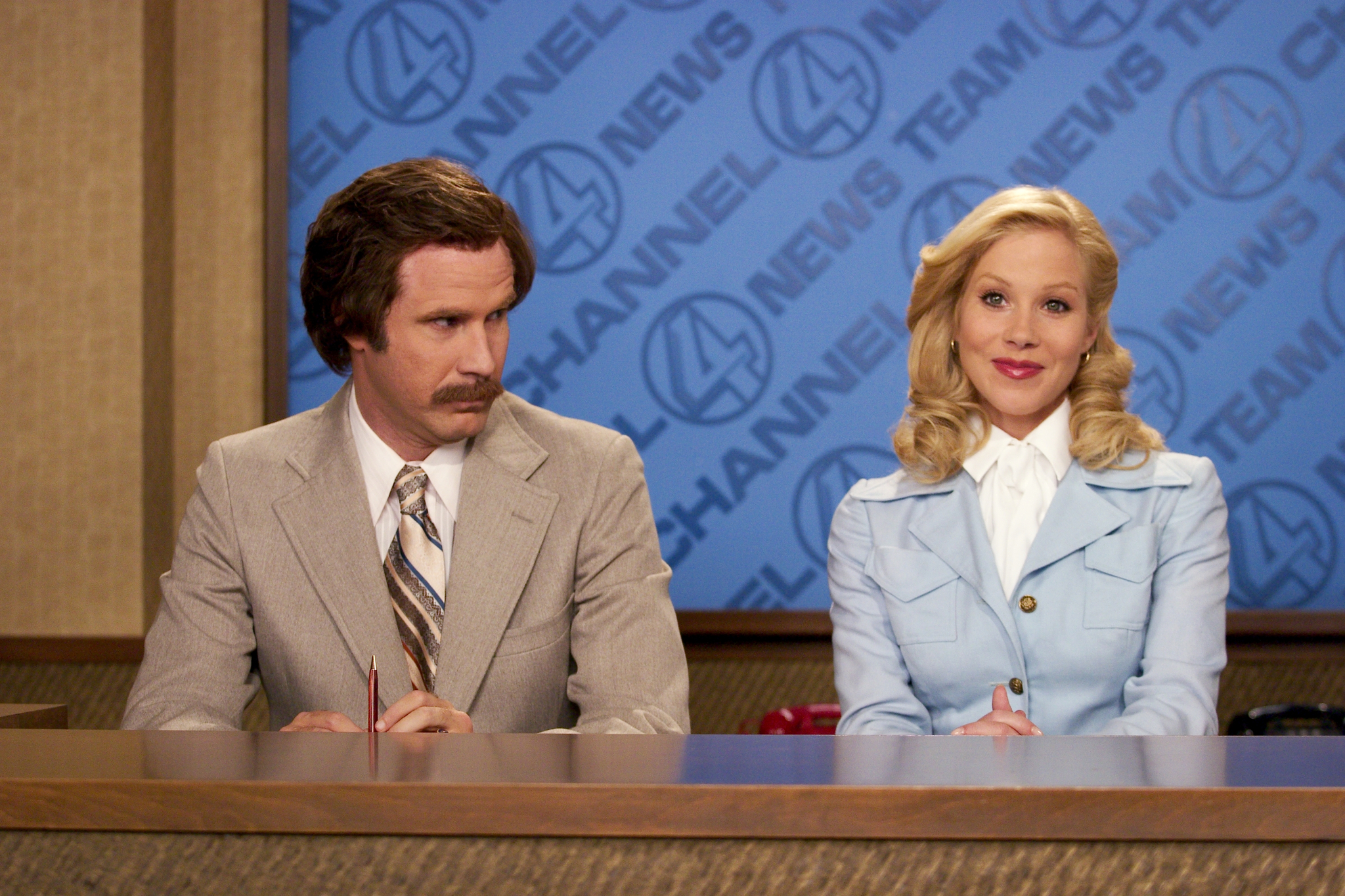 Still of Christina Applegate and Will Ferrell in Ziniu vedejas: Rono Burgundzio legenda (2004)