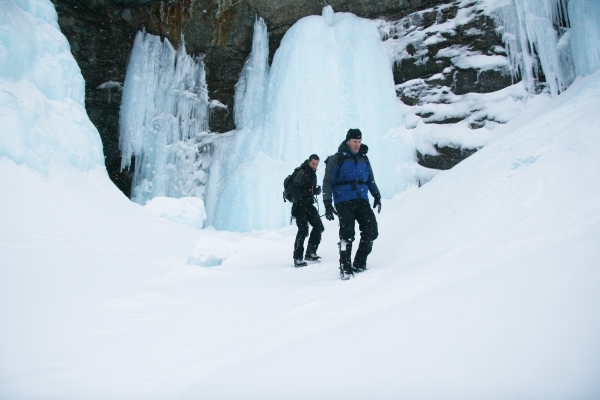 Still of Will Ferrell and Bear Grylls in Man vs. Wild (2006)