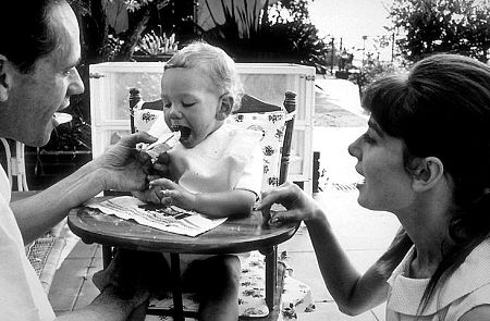 33-1135 Audrey Hepburn, Mel Ferrer and Sean Ferrer on his 1st birthday