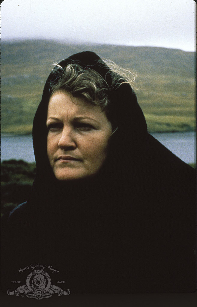 Still of Brenda Fricker in The Field (1990)