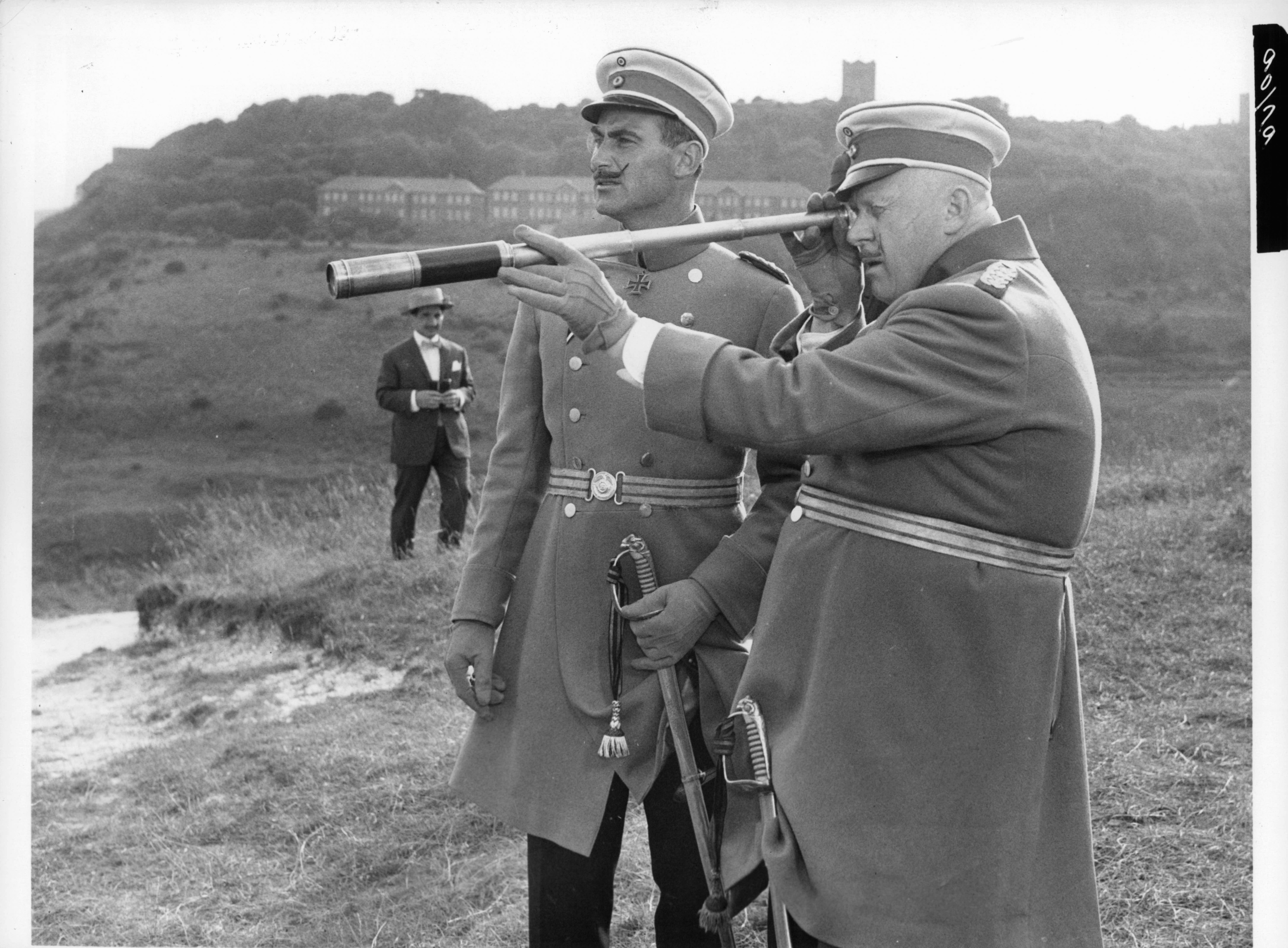 Still of Gert Fröbe in Those Magnificent Men in Their Flying Machines or How I Flew from London to Paris in 25 hours 11 minutes (1965)