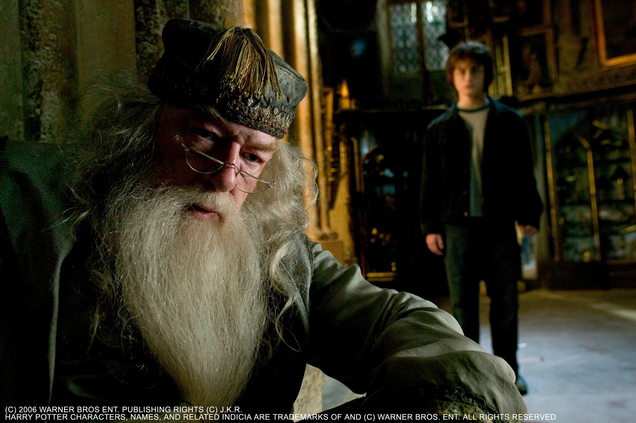 Still of Michael Gambon and Daniel Radcliffe in Haris Poteris ir ugnies taure (2005)