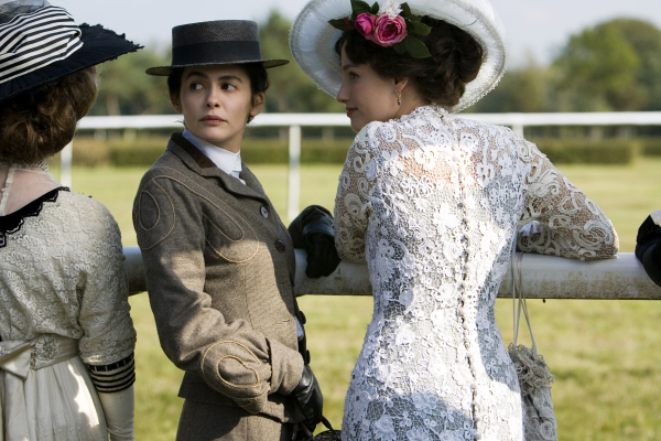 Still of Marie Gillain and Audrey Tautou in Coco avant Chanel (2009)