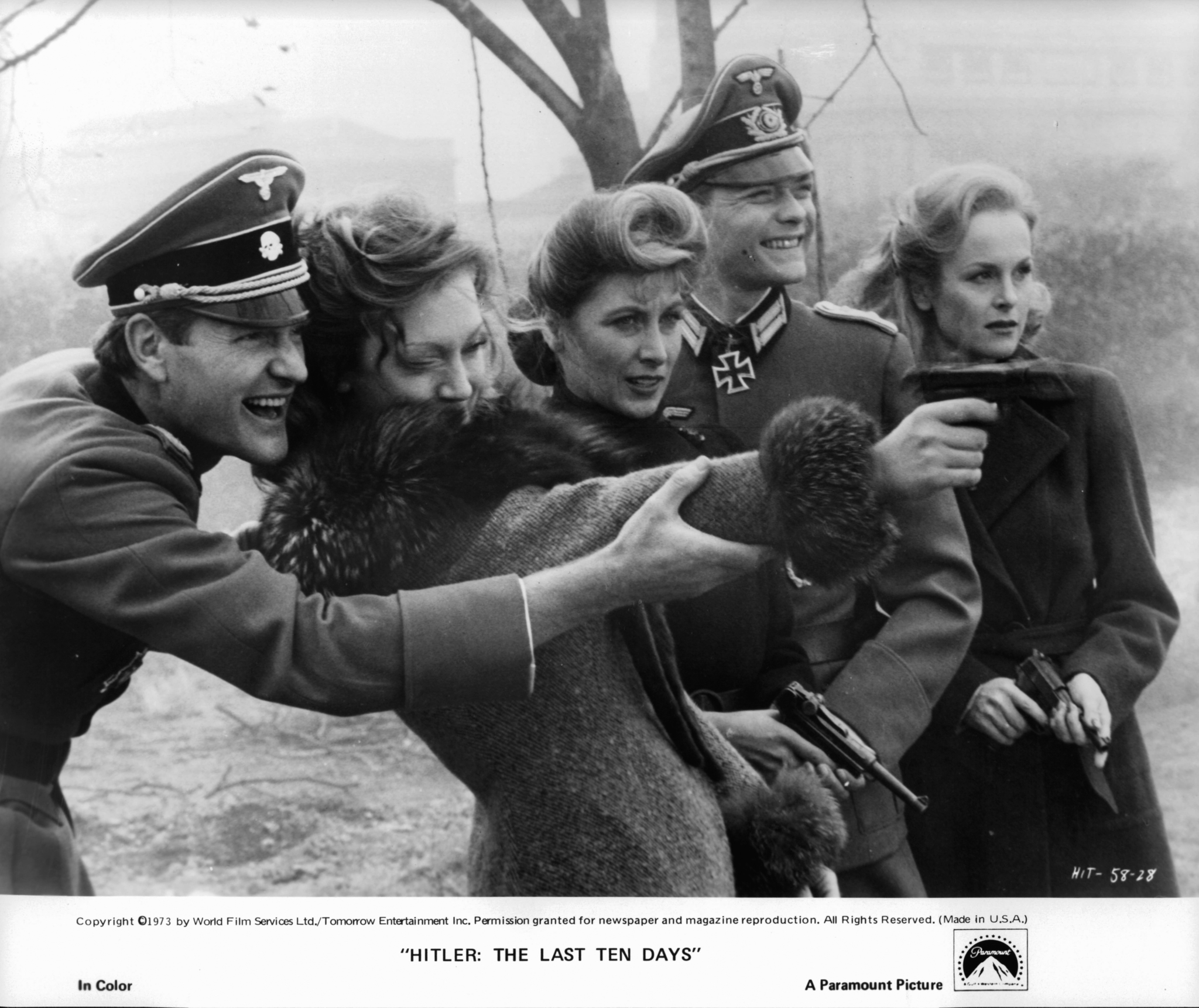 Julian Glover, Sheila Gish, Doris Kunstmann and Simon Ward at event of Hitler: The Last Ten Days (1973)