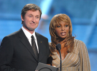 Wayne Gretzky and Mary J. Blige