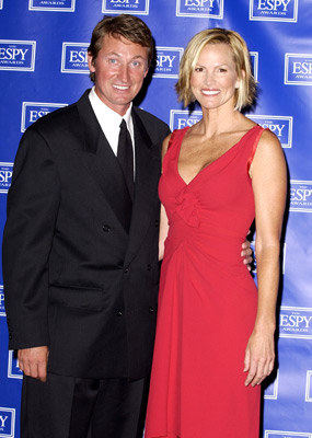 Wayne Gretzky and Janet Jones at event of ESPY Awards (2002)