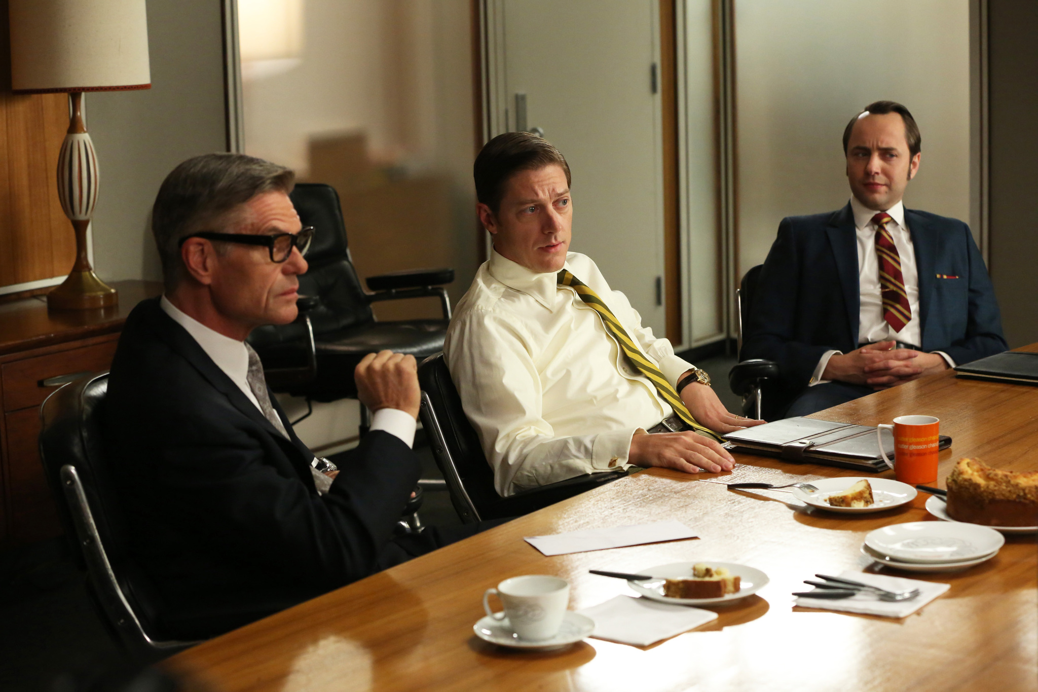 Still of Harry Hamlin, Vincent Kartheiser and Kevin Rahm in MAD MEN. Reklamos vilkai (2007)