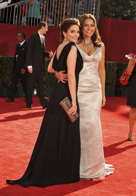 Mariska Hargitay and Tina Fey at event of The 61st Primetime Emmy Awards (2009)