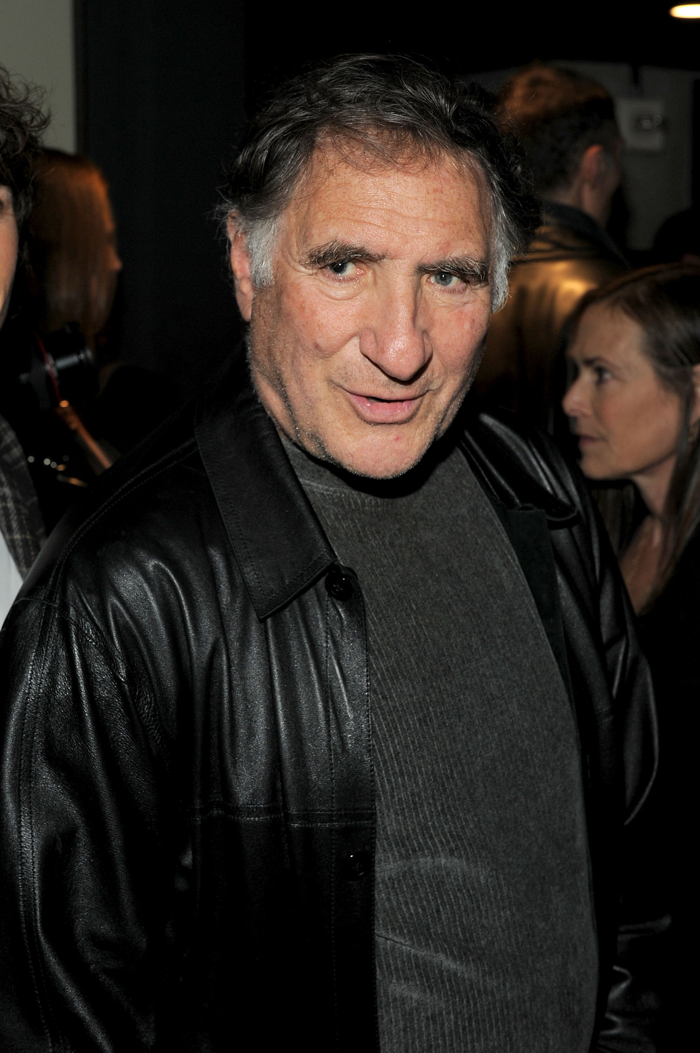 Judd Hirsch at event of Henry's Crime (2010)