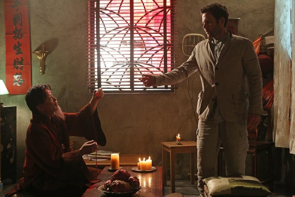 Still of Tzi Ma and Eion Bailey in Once Upon a Time (2011)