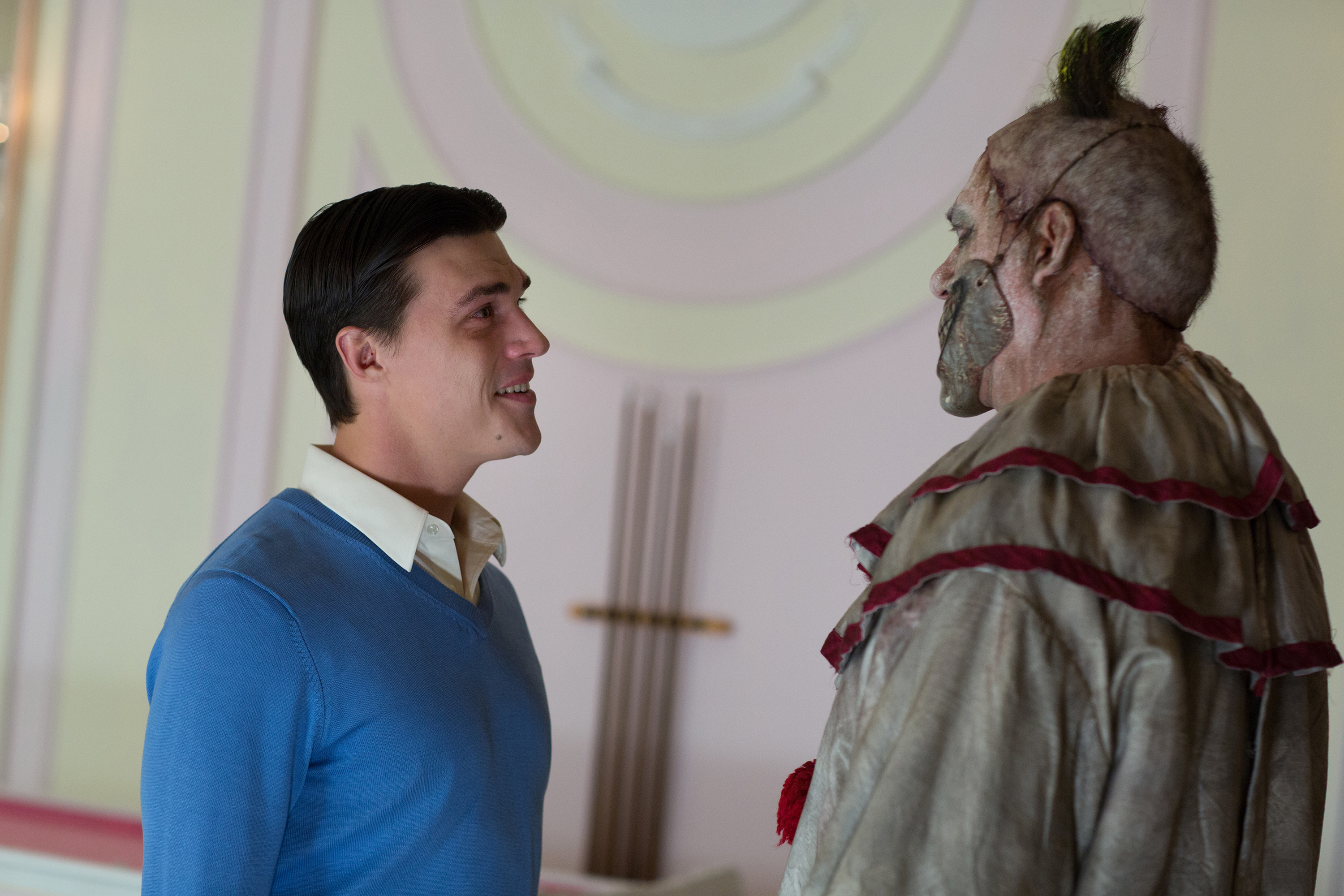 Still of John Carroll Lynch and Finn Wittrock in Amerikietiska siaubo istorija (2011)