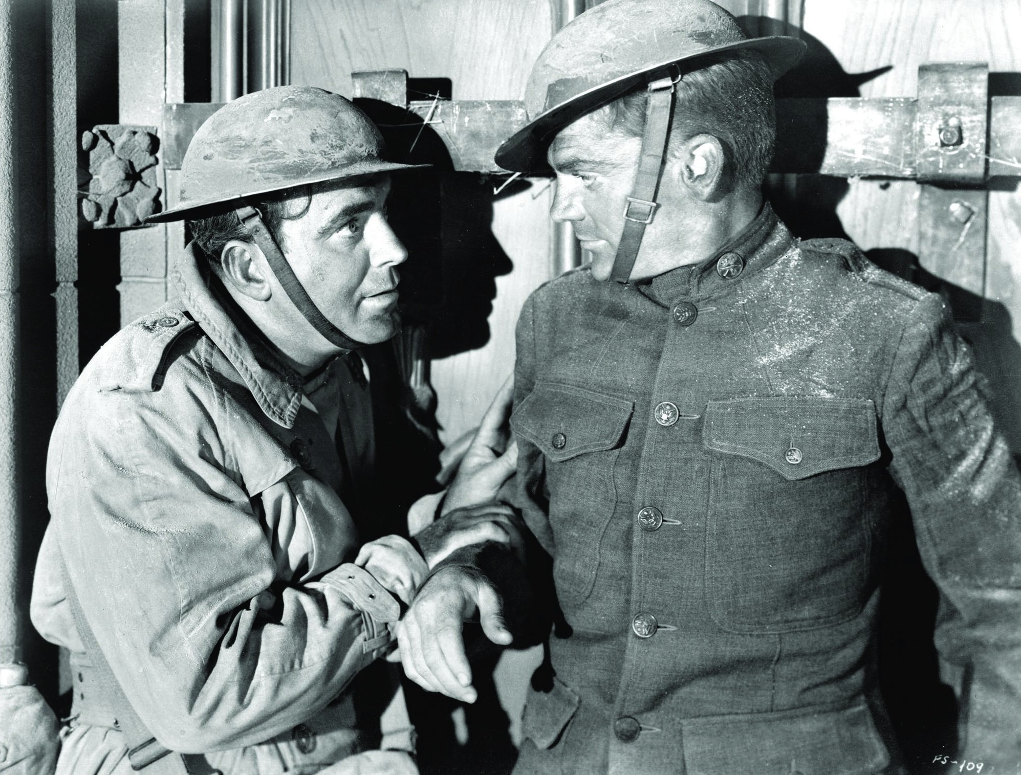 Still of James Cagney and Pat O'Brien in The Fighting 69th (1940)
