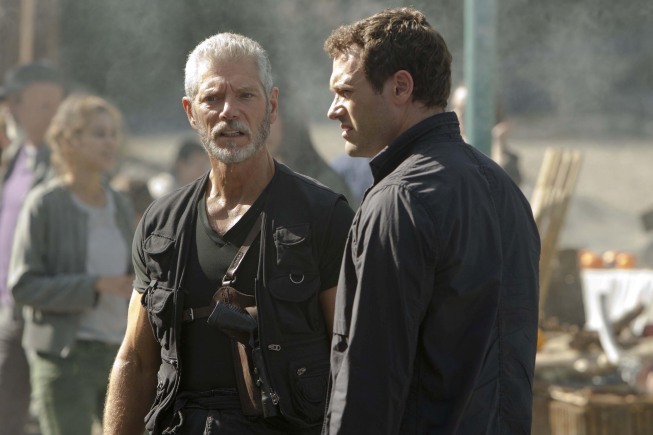 Still of Stephen Lang and Jason O'Mara in Terra Nova (2011)