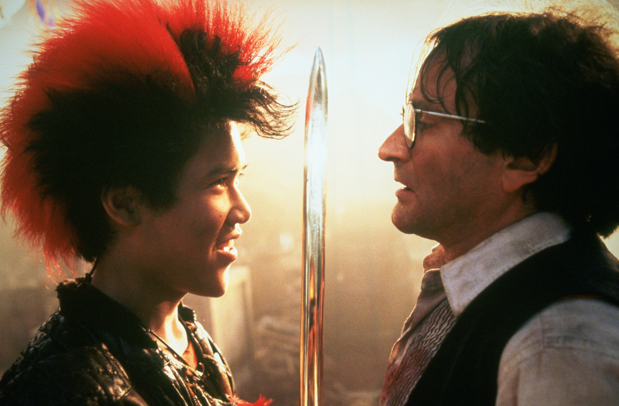 Still of Robin Williams and Dante Basco in Hook (1991)